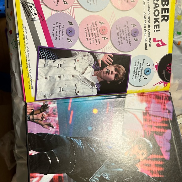 Book 'All about Justin Bieber' - Picture 4 of 5